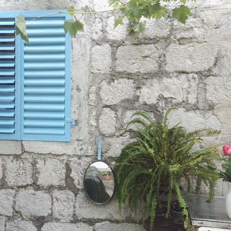 Apartment Rose Garden Risan Exterior foto